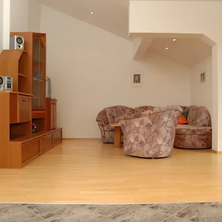 Lenz Apartment