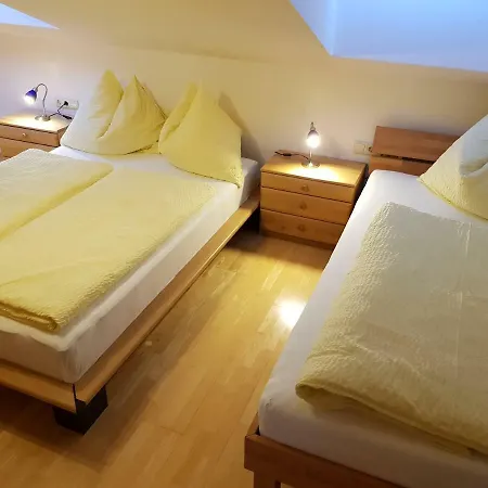 Lenz Apartment *