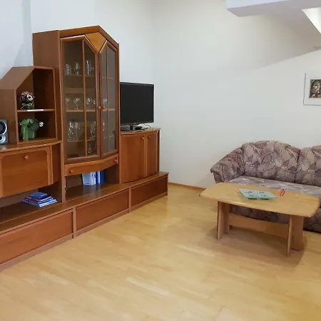 Lenz Apartment *